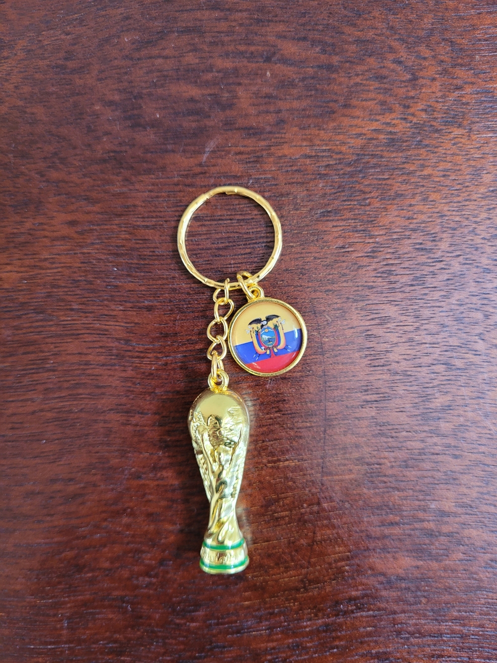 Brand New 2026 Fifa World Cup Trophy Keychain ECUADOR Flag